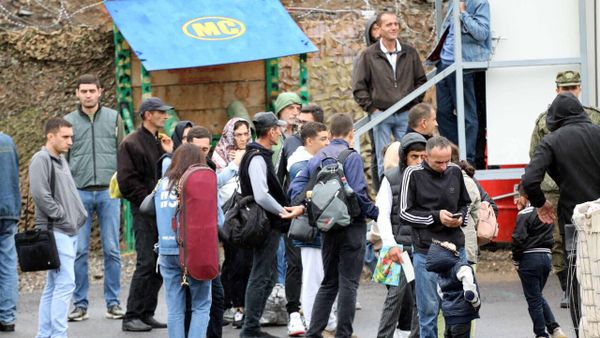 Российские миротворцы 16 сентября вывезли 80 человек в Армению через Лачинский коридор - Sputnik Армения