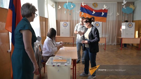 Первый избиратель в Совет Старейшин (17 сентября 2023). Еревaн - Sputnik Армения