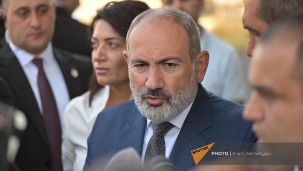 Премьер-министр Никол Пашинян на избирательном участке 8/16 на выборах в Совет Старейшин (17 сентября 2023). Еревaн - Sputnik Армения
