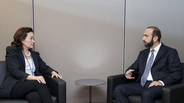 Глава МИД Арарат Мирзоян встретился с и.о. помощника госсекретаря США Юри Ким на полях сессии Генассамблеи ООН (19 сентября 2023). Нью-Йорк - Sputnik Армения