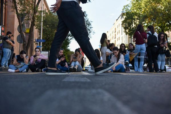 Участники акции протеста в связи с обострением ситуации в Нагорном Карабахе перекрыли движение на улице Амиряна (20 сентября 2023). Еревaн - Sputnik Армения