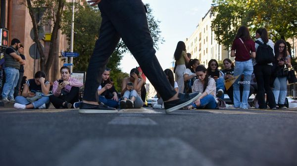 Участники акции протеста в Ереване - Sputnik Армения