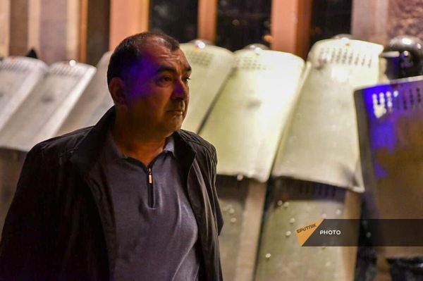 Последствия беспорядков после митинга на площади Республики (20 сентября 2023). Еревaн - Sputnik Армения