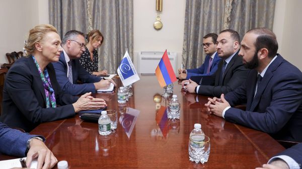 Մարիա Պեյչինովիչ Բուրիչն ու Արարատ Միրզոյանը - Sputnik Արմենիա