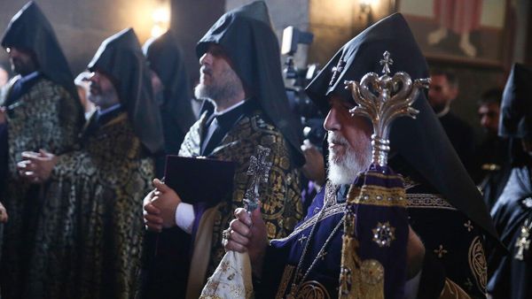В церкви Св. Гаяне прошла поминальная литургия по упокоению душ армян, погибших в результате широкомасштабных военных действий, развязанных Азербайджаном в Арцахе (24 сентября 2023). Эчмиадзин - Sputnik Армения