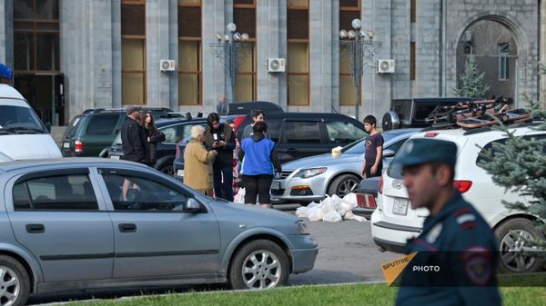 Вынужденные переселенцы из Нагорного Карабаха продолжают прибывать в Центр культуры Гориса (25 сентября 2023). Сюник - Sputnik Армения