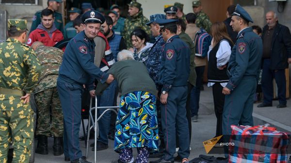 Вынужденные переселенцы из Нагорного Карабаха продолжают прибывать в Центр культуры Гориса (25 сентября 2023). Сюник - Sputnik Армения