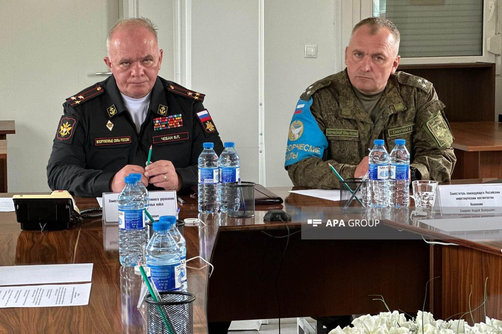 Замкомандира РМК, полковник Андрей Смирнов и замначальника оперативного управления главного штаба сухопутных войск Владимир Чебан на встрече представителей армян Нагорного Карабаха и Азербайджана (25 сентября 2023). - Sputnik Արմենիա, 1920, 25.09.2023