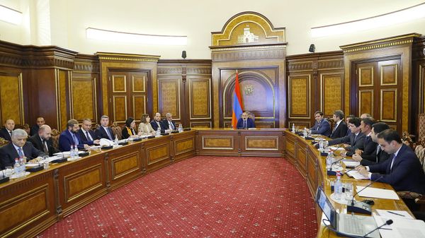Под руководством премьер-министра Никола Пашиняна состоялись консультации о макроэкономических и бюджетных основах проекта государственного бюджета (25 сентября 2023). Еревaн - Sputnik Армения