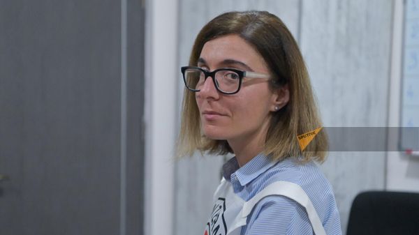 Руководитель программ коммуникации и профилактики Армянского офиса Международного комитета Красного Креста Зара Аматуни в пункте приема беженцев из Карабаха (25 сентября 2023). Горис - Sputnik Армения