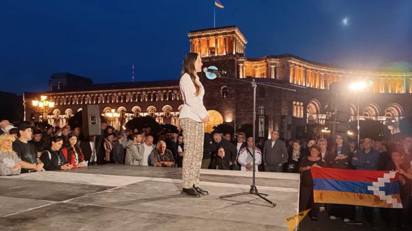 Жительница Карабаха Овсанна на митинге (25 сентября 2023). Еревaн - Sputnik Армения