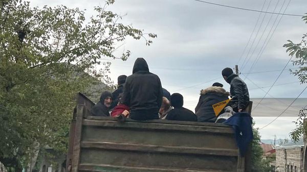 Насильственно перемещенные жители Карабаха в Горисе (26 сентября 2023). Сюник - Sputnik Армения