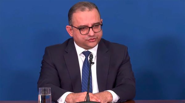 Тигран Хачатрян во время брифинга (26 сентября 2023). Еревaн - Sputnik Армения