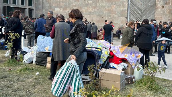 Гуманитарный центр Гориса для вынужденных переселенцев из Нагорного Карабаха (27 сентября 2023). Сюник - Sputnik Армения