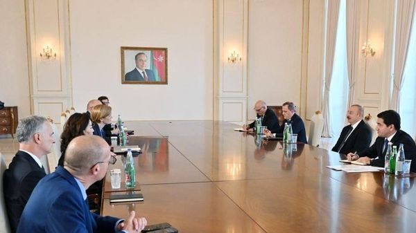 Ильхам Алиев принял главу USAID Саманту Пауэр, помощника госсекретаря США по вопросам Европы и Евразии Юри Ким и главного советника Госдепа по переговорам на Кавказе Луи Боно (27 сентября 2023). Баку - Sputnik Армения