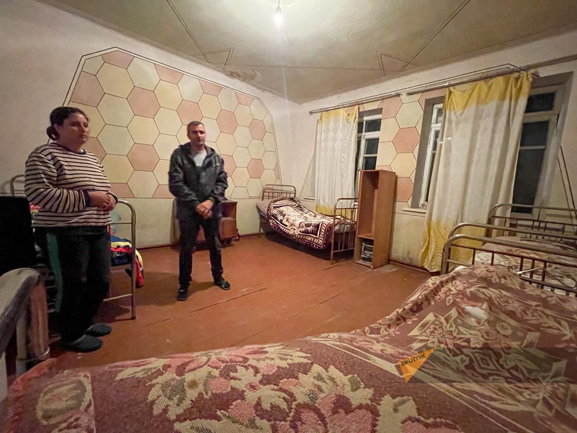 Семья Aванесянов из числа вынужденных переселенцев из Карабаха в Мартуни - Sputnik Армения, 1920, 30.09.2023
