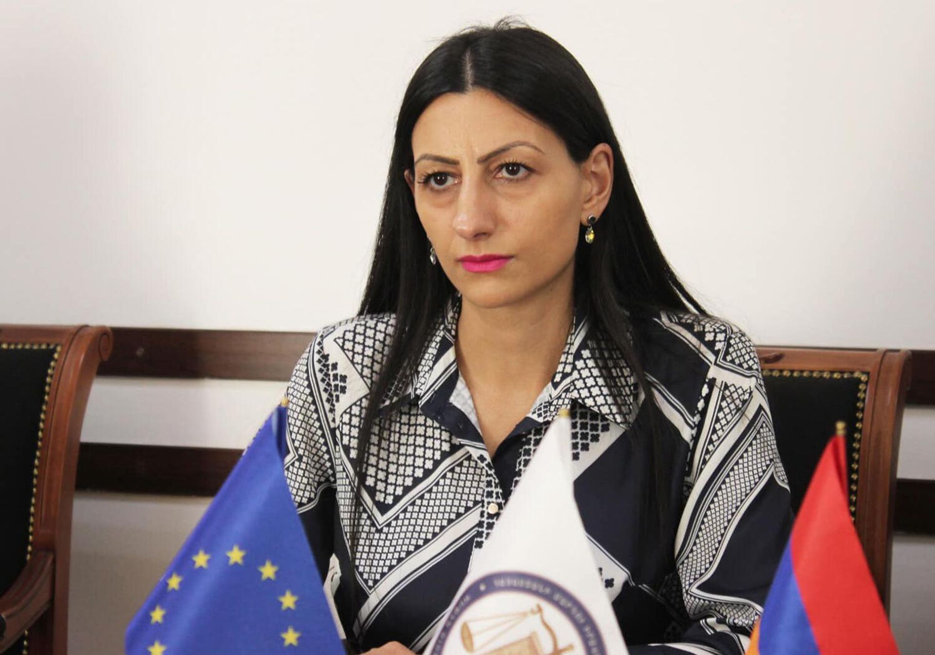 Защитник прав человека Анаит Манасян встретилась с руководителрм делегации Евросоюза в Армении, послом Василисом Марагосом (28 сентября 2023). Еревaн - Sputnik Армения, 1920, 28.09.2023