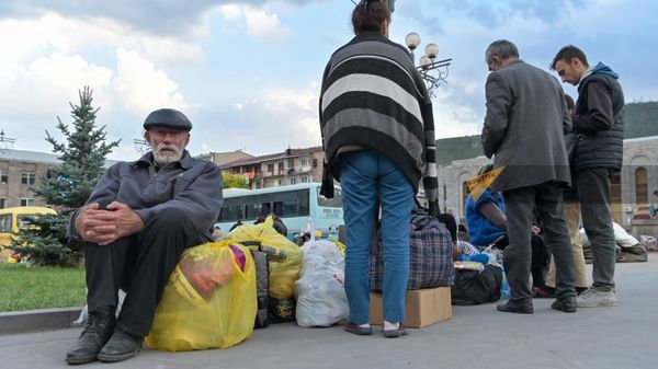Вынужденные переселенцы из Нагорного Карабаха на территории гуманитарного центра Гориса (26 сентября 2023). Сюник - Sputnik Армения