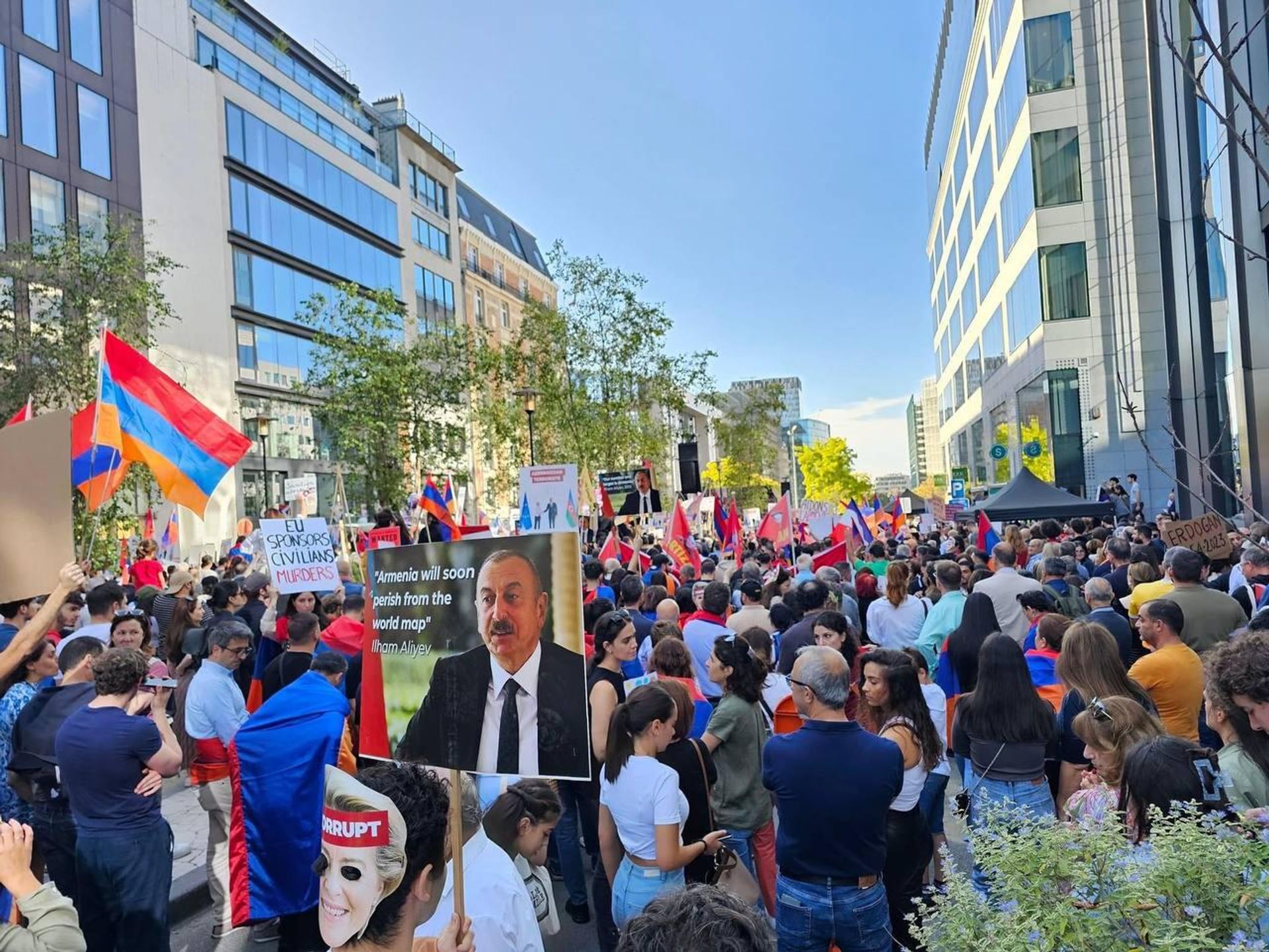 Массовая демонстрация против геноцидальной политики Азербайджана (1 октября 2023). Брюссель - Sputnik Արմենիա, 1920, 01.10.2023