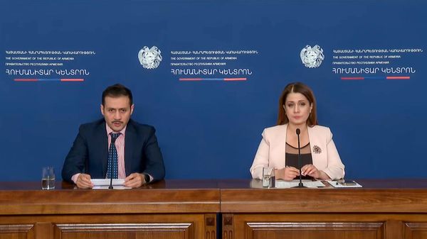 Заместитель председателя ЦБ Армении Ованнес Хачатрян во время брифинга (2 октября 2023). Еревaн - Sputnik Армения