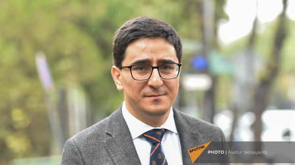 Представитель Армении по международным правовым вопросам Егише Киракосян после заседания НС (3 октября 2023). Еревaн - Sputnik Армения