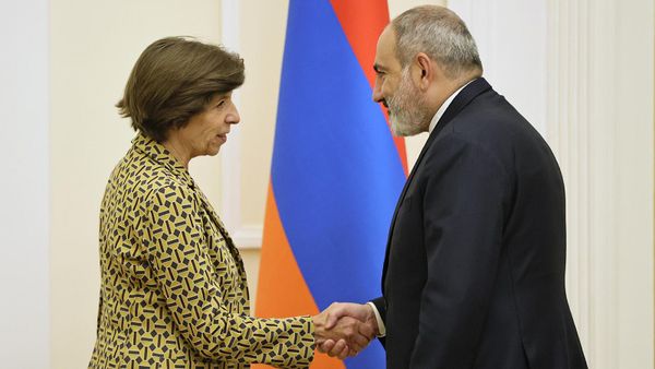 Премьер-министр Никол Пашинян принял министра Европы и иностранных дел Франции Катрин Колонну (3 октября 2023). Еревaн - Sputnik Армения
