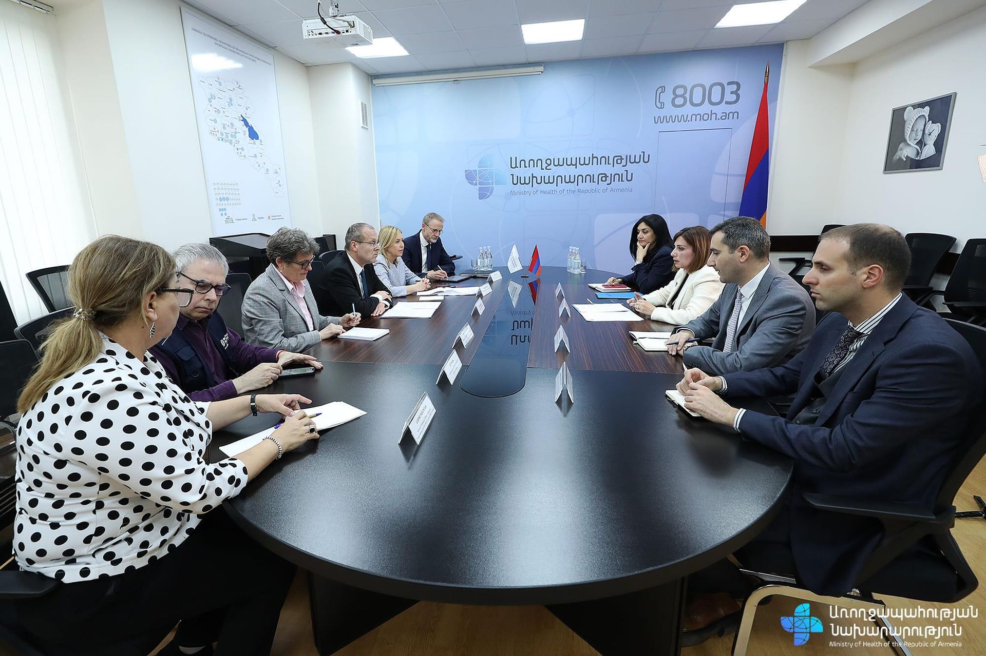 Министр здравоохранения Анаит Аванесян приняла директора Европейского регионального бюро Всемирной организации здравоохранения Ханса Клюге (4 октября 2023). Еревaн - Sputnik Արմենիա, 1920, 04.10.2023