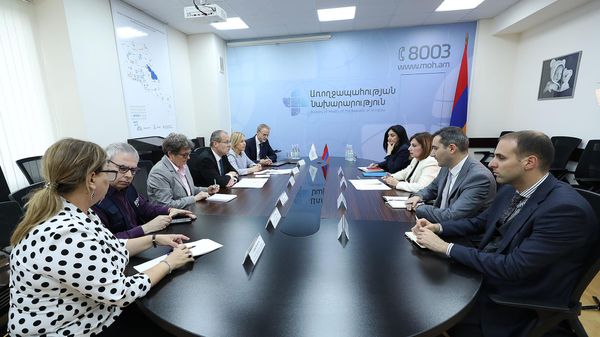 Министр здравоохранения Анаит Аванесян приняла директора Европейского регионального бюро Всемирной организации здравоохранения Ханса Клюге (4 октября 2023). Еревaн - Sputnik Армения