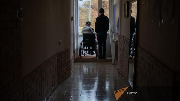 Вынужденные переселенцы из Нагорного Карабаха в временном пристанище в Ванадзоре - Sputnik Армения