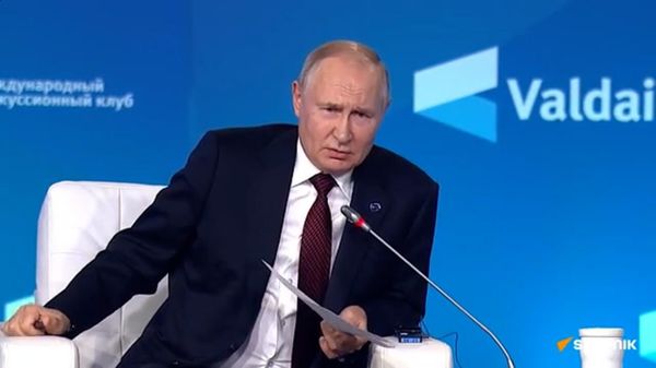 Мир меняется, и лазить все время в окно и рвать себе штаны: Путин - Sputnik Армения