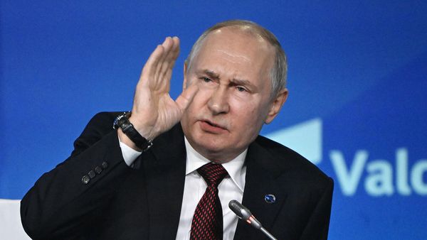 Президент РФ Владимир Путин выступает на пленарной сессии XX Ежегодного заседания Международного дискуссионного клуба Валдай (5 октября 2023). Сочи - Sputnik Армения