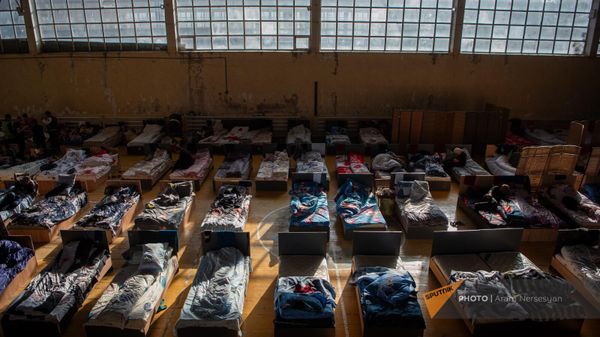 Спортивная школа Арташата, переделанная во временное жилище для вынужденных переселенцев из Нагорного Карабаха - Sputnik Армения