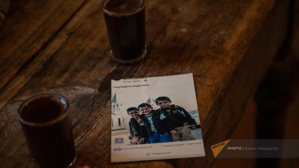 Архивная фотография вынужденно перемещенной из Нагорного Карабаха семьи Григорян - Sputnik Армения