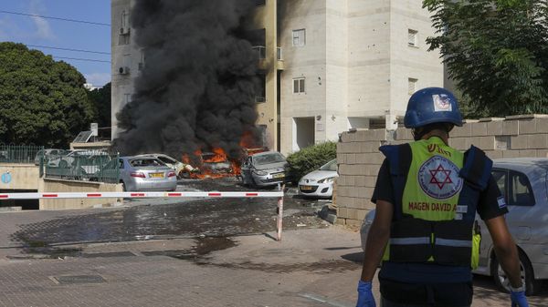 Горящие автомобили в Ашкелоне в результате атаки Палестины 7 октября 2023 года - Sputnik Армения