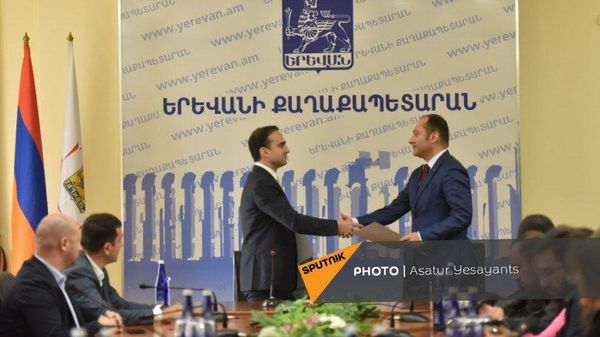 Фракции Гражданский договор и Республика Совета старейшин подписывают меморандум (10 октября 2023). Еревaн Фракции Гражданский договор и Республика Совета старейшин подписывают меморандум (10 октября 2023). Еревaн - Sputnik Արմենիա