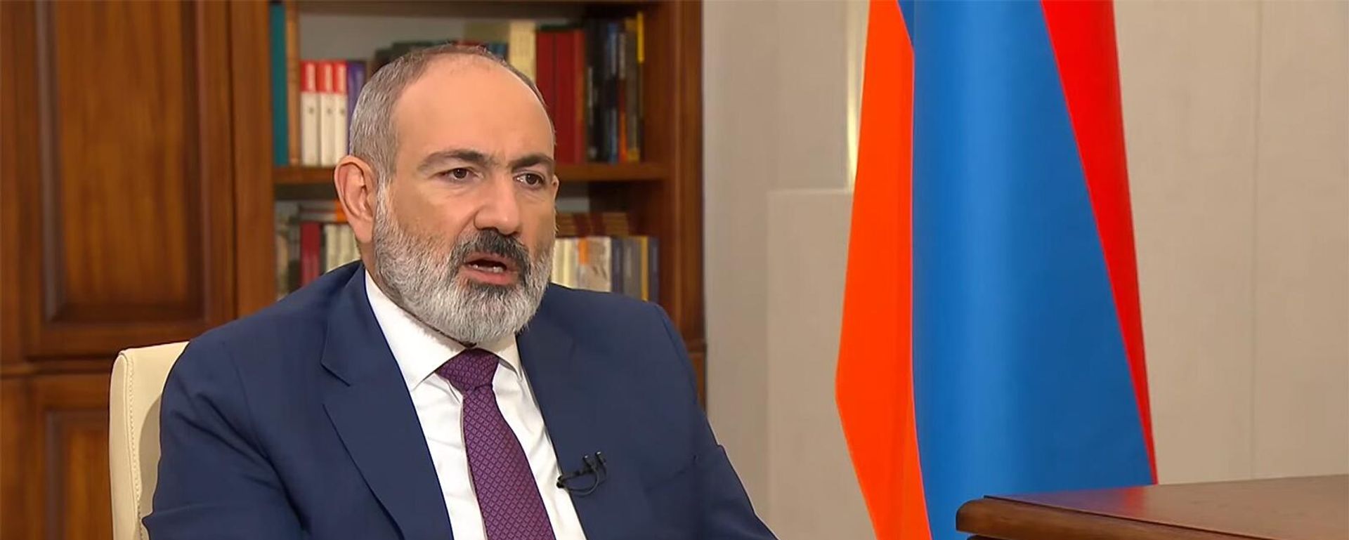 Премьер-министр Никол Пашинян во время интервью Петросу Каразяну - Sputnik Армения, 1920, 10.10.2023