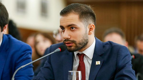 Армен Галджян на первом заседании нового Совета старейшин (10 октября 2023). Еревaн - Sputnik Армения
