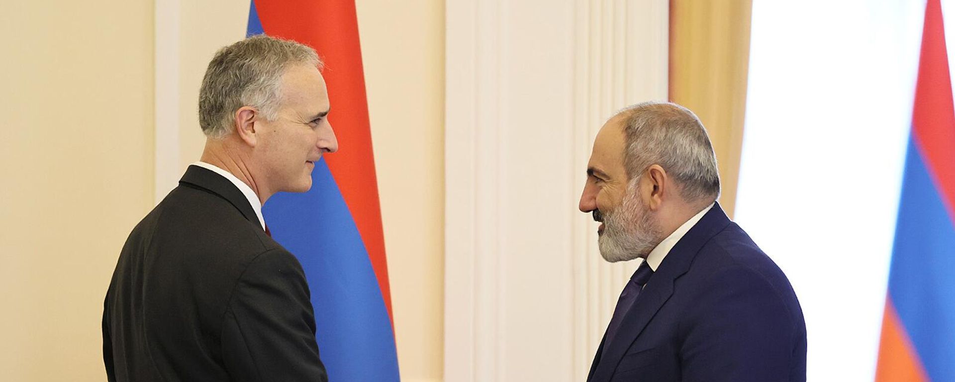 Премьер-министр Никол Пашинян принял старшего советника США по кавказским переговорам, сопредседателя Минской группы ОБСЕ от США Луи Боно (11 октября 2023). Еревaн - Sputnik Армения, 1920, 11.10.2023