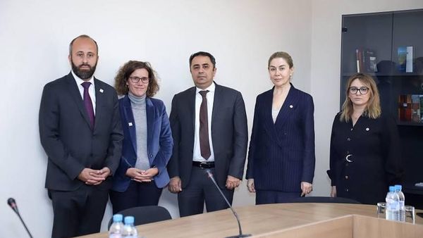 ԱԳ փոխնախարարն ընդունել է Կարմիր Խաչի և Կարմիր Մահիկի միջազգային ֆեդերացիայի Եվրոպայի հարցերով տարածաշրջանային տնօրենի տեղակալին։ - Sputnik Արմենիա