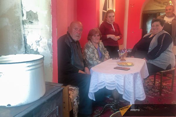 Вынужденные переселенцы из Нагорного Карабаха в селе Мусаелян Вынужденные переселенцы из Нагорного Карабаха в селе Мусаелян - Sputnik Армения