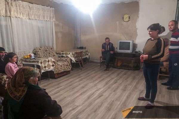Нарине с семьей в селе Бениамин Нарине с семьей в селе Бениамин - Sputnik Армения