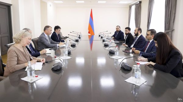 Министр иностранных дел Арарат Мирзоян принял специального представителя ЕС по Южному Кавказу и кризису в Грузии Тойво Клаара (12 октября 2023). Еревaн - Sputnik Армения