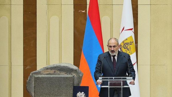 Пресьер-министр Никол Пашинян на церемонии присяги Тиграна Авиняна на должность мэра Еревана (13 октября 2023). Еревaн - Sputnik Армения