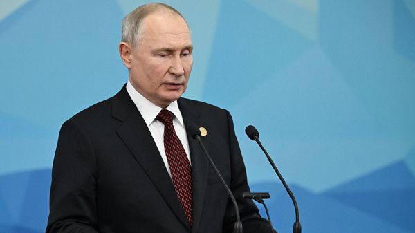 Президент РФ Владимир Путин отвечает на вопросы российских журналистов по итогам заседания Совета глав государств-участников СНГ (13 октября 2023). Кыргызстан - Sputnik Армения