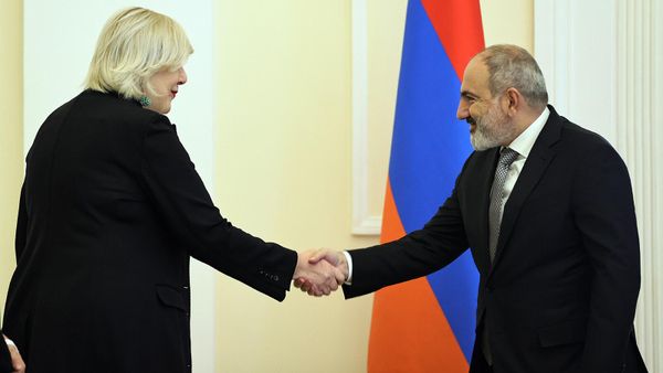 Премьер-министр Никол Пашинян принял комиссара Совета Европы по правам человека Дунью Миятович (18 октября 2023). Еревaн - Sputnik Армения
