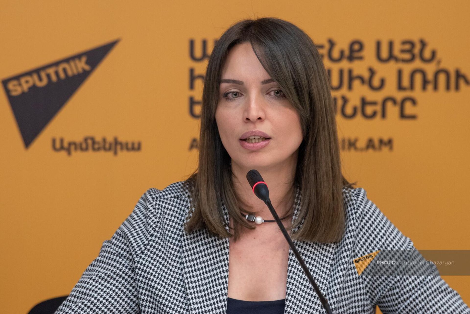 Помощник координатора проектов и образовательных программ по русскому языку Представительства Россотрудничества в Армении Мария Аванесова на пресс-конференции, посвященной набору кандидатов для учебы в вузах России (18 октября 2023). Еревaн - Sputnik Армения, 1920, 18.10.2023