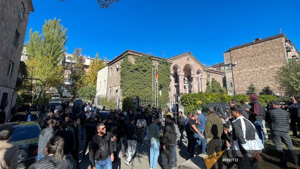 Բողոքի ակցիա Արցախի ներկայացուցչության մոտ - Sputnik Արմենիա