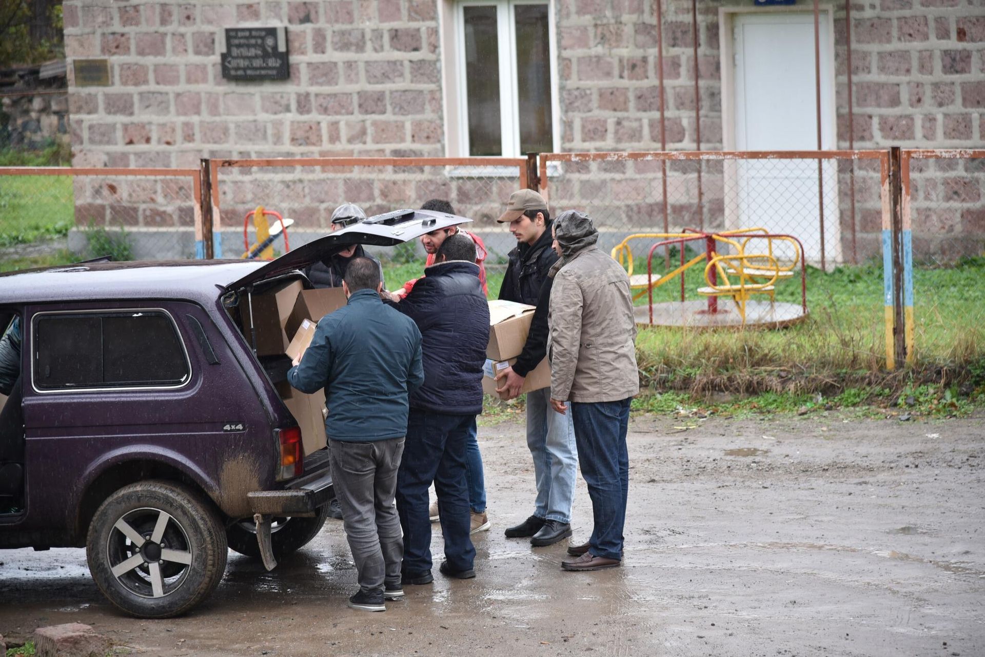 Тблилисские армяне собрали помощь для вынуженных переселенцев из Карабаха - Sputnik Արմենիա, 1920, 20.10.2023