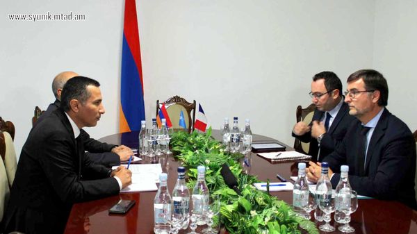 Վիենի քաղաքապետ Թիերի Կովաքսը Սյունիքի մարզպետ Ռոբերտ Ղուկասյանի հետ - Sputnik Արմենիա