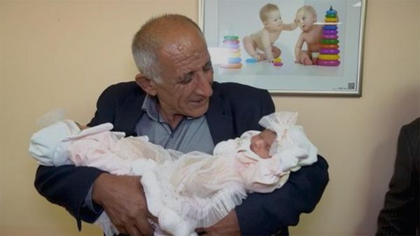 44–օրյա պատերազմում անմահացած Լևոն Մարտիրոսյանի ծնողները զույգ աղջիկներ են ունեցել - Sputnik Արմենիա